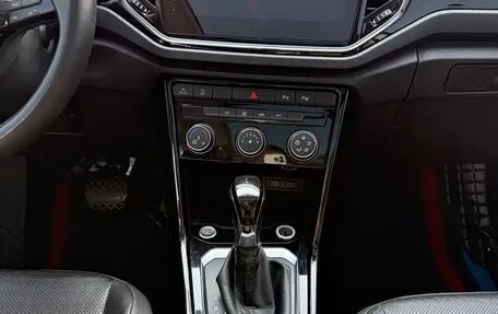 Volkswagen T-Roc I, 2022 год, 1 620 000 рублей, 11 фотография