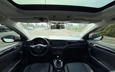 Volkswagen T-Roc I, 2022 год, 1 620 000 рублей, 12 фотография