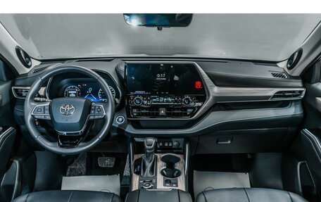 Toyota Highlander, 2025 год, 7 290 000 рублей, 23 фотография