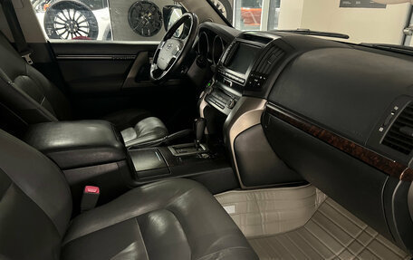 Toyota Land Cruiser 200, 2010 год, 2 699 000 рублей, 16 фотография