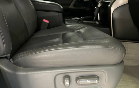 Toyota Land Cruiser 200, 2010 год, 2 699 000 рублей, 18 фотография