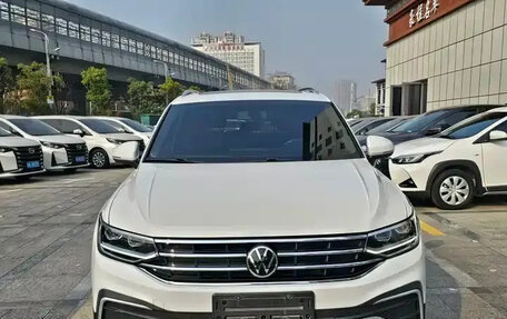 Volkswagen Tiguan II, 2023 год, 2 890 143 рублей, 2 фотография