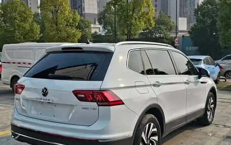 Volkswagen Tiguan II, 2023 год, 2 890 143 рублей, 4 фотография