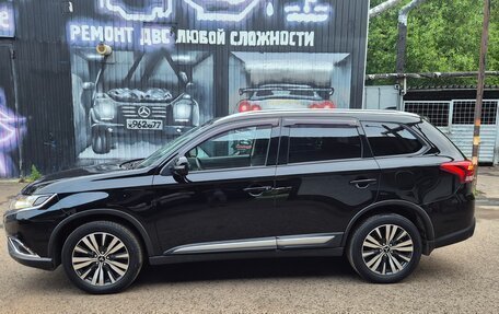 Mitsubishi Outlander III рестайлинг 3, 2018 год, 2 500 000 рублей, 9 фотография