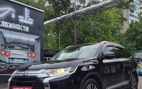 Mitsubishi Outlander III рестайлинг 3, 2018 год, 2 500 000 рублей, 8 фотография