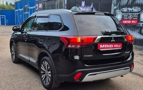 Mitsubishi Outlander III рестайлинг 3, 2018 год, 2 500 000 рублей, 3 фотография
