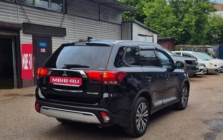 Mitsubishi Outlander III рестайлинг 3, 2018 год, 2 500 000 рублей, 4 фотография