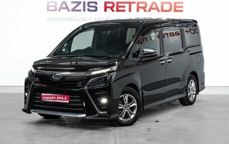 Toyota Voxy III, 2018 год, 2 349 000 рублей, 1 фотография