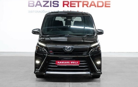 Toyota Voxy III, 2018 год, 2 349 000 рублей, 3 фотография