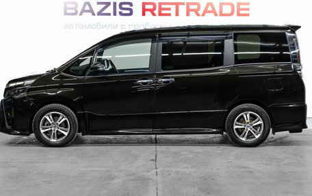 Toyota Voxy III, 2018 год, 2 349 000 рублей, 9 фотография