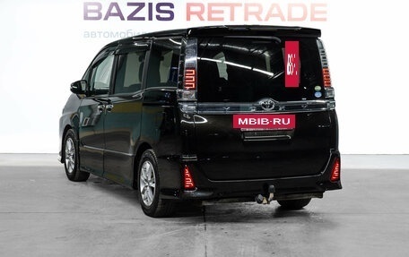 Toyota Voxy III, 2018 год, 2 349 000 рублей, 8 фотография