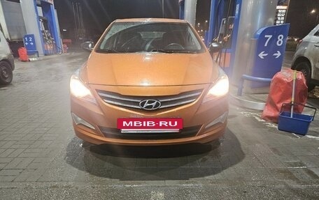 Hyundai Solaris II рестайлинг, 2015 год, 900 000 рублей, 4 фотография