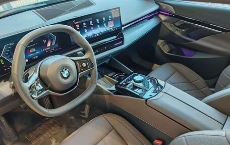 BMW 5 серия, 2025 год, 6 080 000 рублей, 12 фотография