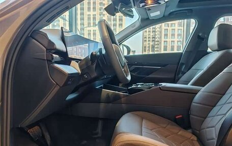 BMW 5 серия, 2025 год, 6 080 000 рублей, 13 фотография