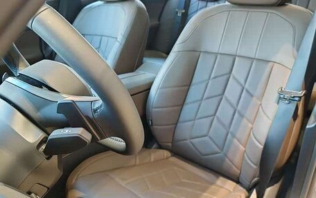 BMW 5 серия, 2025 год, 6 080 000 рублей, 14 фотография