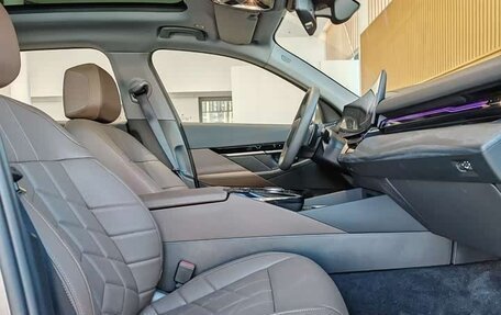 BMW 5 серия, 2025 год, 6 080 000 рублей, 15 фотография