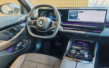 BMW 5 серия, 2025 год, 6 080 000 рублей, 10 фотография