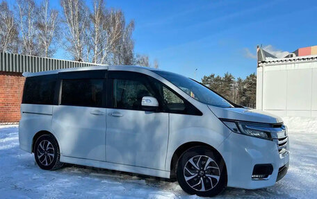 Honda Stepwgn IV, 2017 год, 1 720 001 рублей, 3 фотография