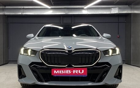 BMW 5 серия, 2023 год, 8 900 000 рублей, 2 фотография