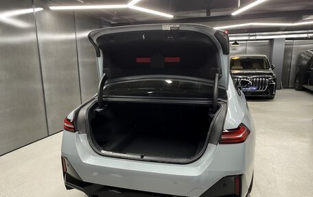 BMW 5 серия, 2023 год, 8 900 000 рублей, 13 фотография