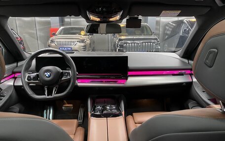 BMW 5 серия, 2023 год, 8 900 000 рублей, 33 фотография