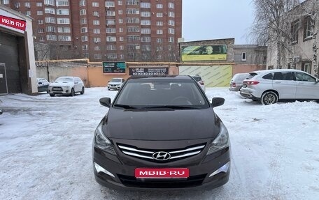 Hyundai Solaris II рестайлинг, 2015 год, 900 000 рублей, 1 фотография