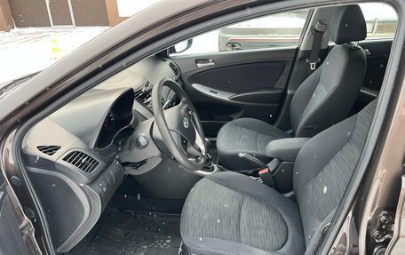 Hyundai Solaris II рестайлинг, 2015 год, 900 000 рублей, 13 фотография