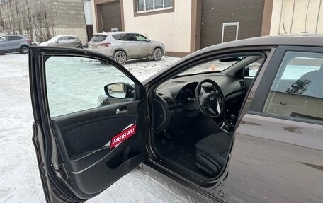 Hyundai Solaris II рестайлинг, 2015 год, 900 000 рублей, 12 фотография