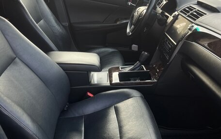 Toyota Camry, 2017 год, 2 550 000 рублей, 10 фотография