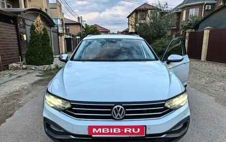 Volkswagen Passat B8 рестайлинг, 2019 год, 2 900 000 рублей, 2 фотография
