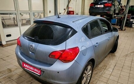 Opel Astra J, 2011 год, 640 000 рублей, 5 фотография