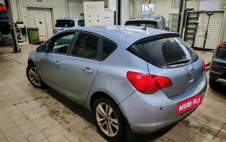 Opel Astra J, 2011 год, 640 000 рублей, 4 фотография