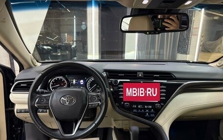 Toyota Camry, 2018 год, 2 600 000 рублей, 12 фотография