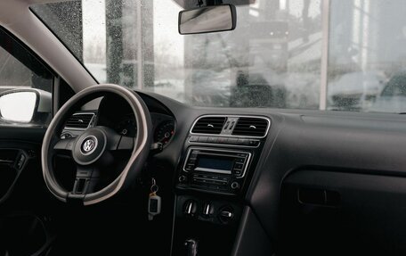 Volkswagen Polo VI (EU Market), 2012 год, 800 000 рублей, 10 фотография