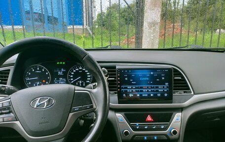 Hyundai Elantra VI рестайлинг, 2017 год, 1 220 000 рублей, 10 фотография