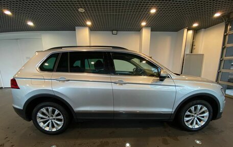 Volkswagen Tiguan II, 2020 год, 2 240 000 рублей, 2 фотография