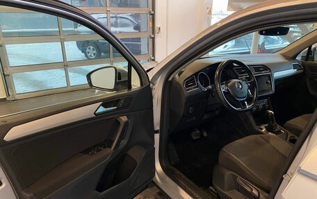 Volkswagen Tiguan II, 2020 год, 2 240 000 рублей, 20 фотография