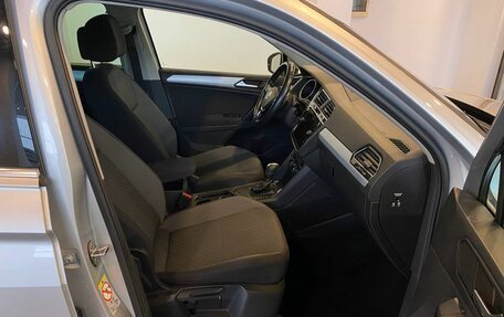 Volkswagen Tiguan II, 2020 год, 2 240 000 рублей, 28 фотография