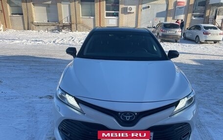 Toyota Camry, 2020 год, 3 350 000 рублей, 7 фотография