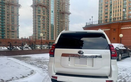 Toyota Land Cruiser Prado 150 рестайлинг 2, 2023 год, 5 400 000 рублей, 2 фотография