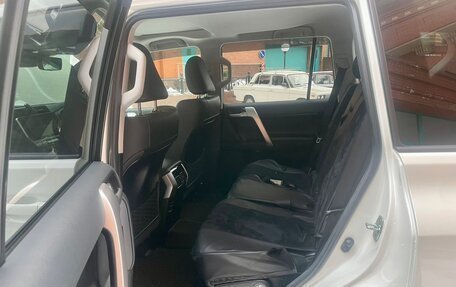 Toyota Land Cruiser Prado 150 рестайлинг 2, 2023 год, 5 400 000 рублей, 17 фотография