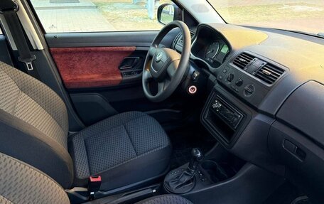 Skoda Fabia II, 2011 год, 799 000 рублей, 10 фотография