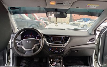 Hyundai Solaris II рестайлинг, 2017 год, 950 000 рублей, 1 фотография