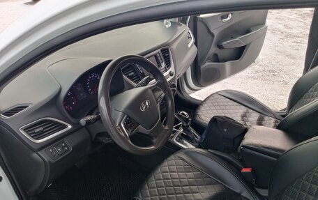 Hyundai Solaris II рестайлинг, 2017 год, 950 000 рублей, 7 фотография