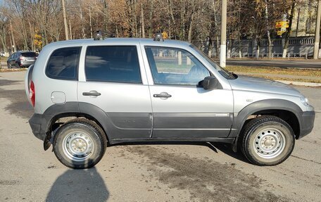 Chevrolet Niva I рестайлинг, 2011 год, 570 000 рублей, 3 фотография