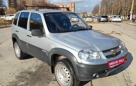 Chevrolet Niva I рестайлинг, 2011 год, 570 000 рублей, 4 фотография