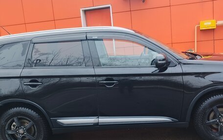 Mitsubishi Outlander III рестайлинг 3, 2016 год, 1 650 000 рублей, 3 фотография