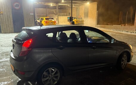 Hyundai Solaris II рестайлинг, 2012 год, 970 000 рублей, 2 фотография