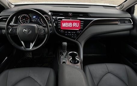 Toyota Camry, 2018 год, 2 850 000 рублей, 17 фотография