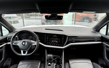 Volkswagen Touareg III, 2018 год, 4 680 000 рублей, 11 фотография